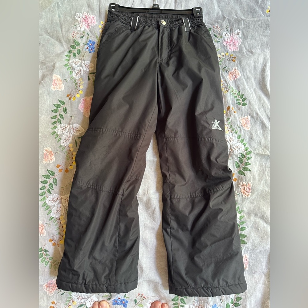 ZeroXposur black snow pants. Size small 7/8